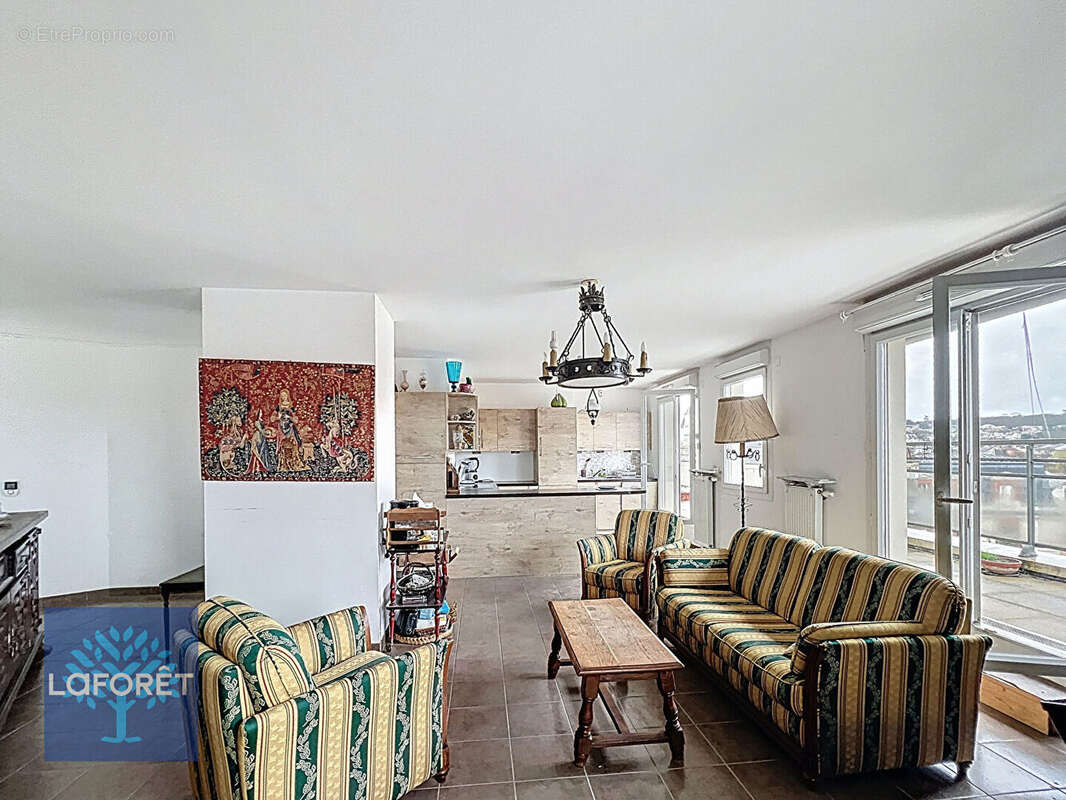 Appartement à CORBEIL-ESSONNES