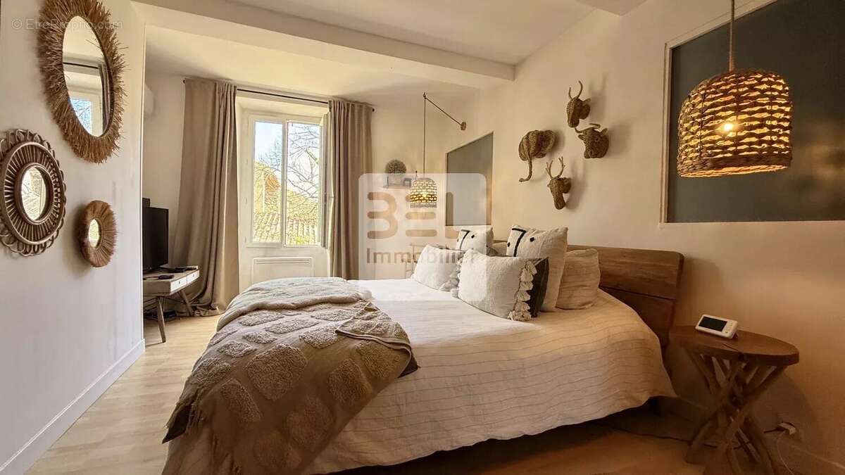 Maison à LAUDUN-L'ARDOISE