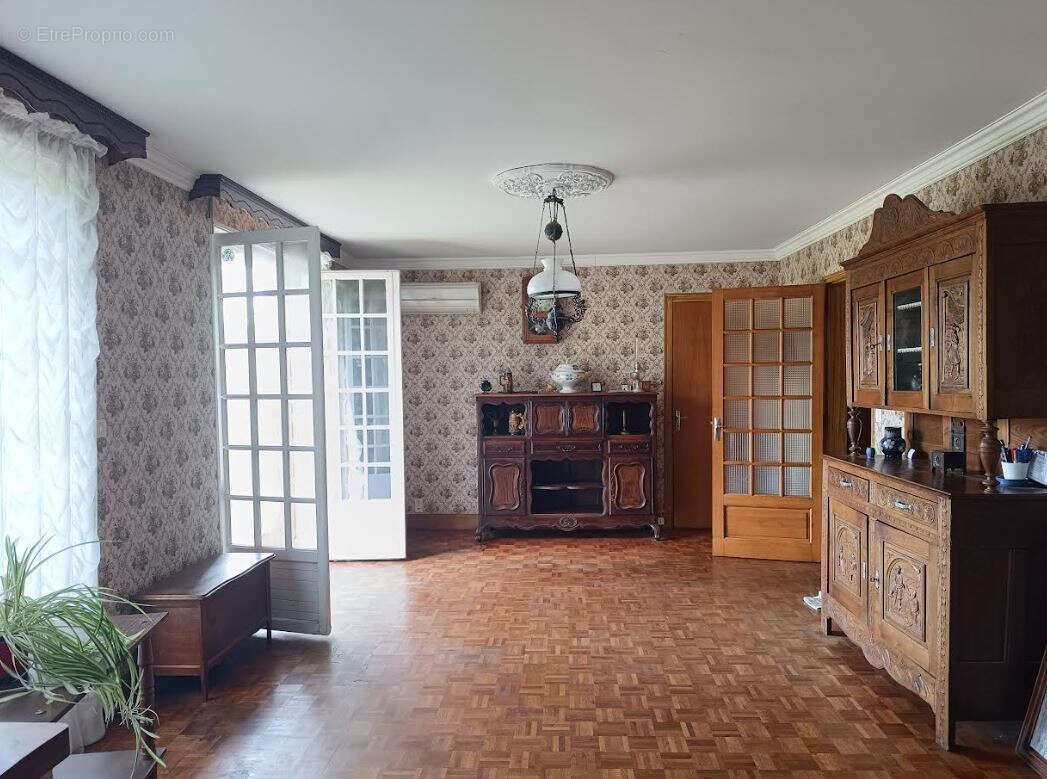 Maison à CHATEAUNEUF-DU-FAOU
