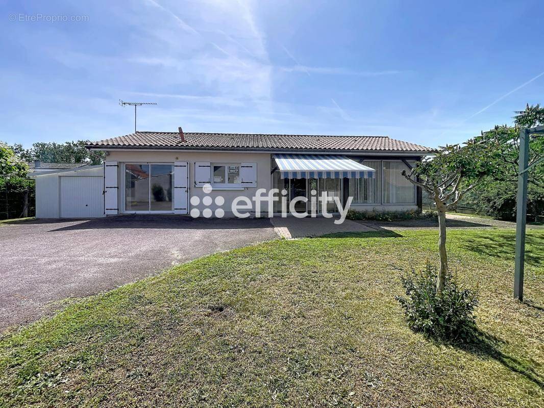 Maison à COUTRAS