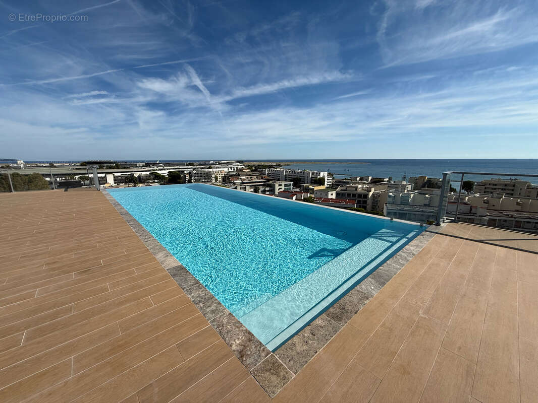 Appartement à SAINT-LAURENT-DU-VAR