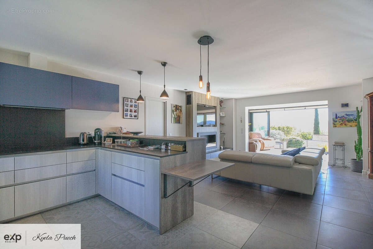 Kyela Puech- ep luxury présente villa de 2 chambres avec deux studios indépendants, piscine, terrain constructible, vue imprenable sur Villelaure, proche Pertuis et Aix-en-Provence - Maison à VILLELAURE