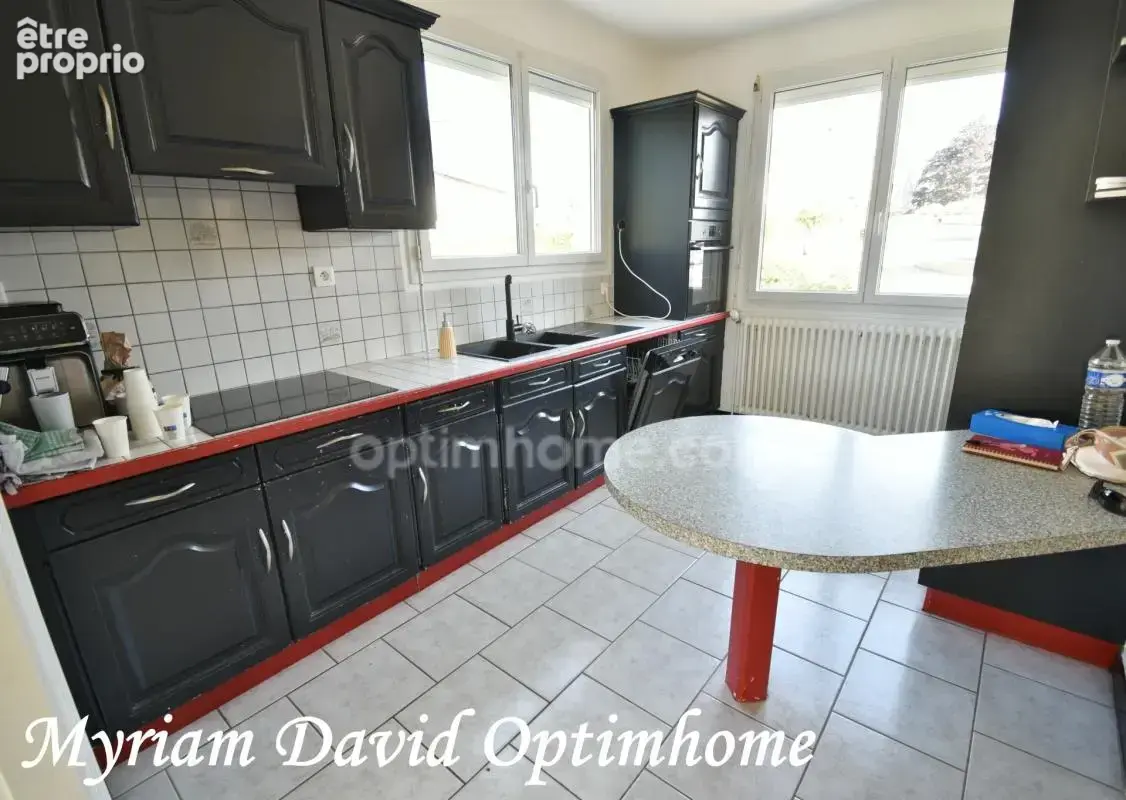 Maison familiale 171 m² – DPE C – 5 chambres – Terrain paysagé de 2 400 m² – Rostrenen - photo 4