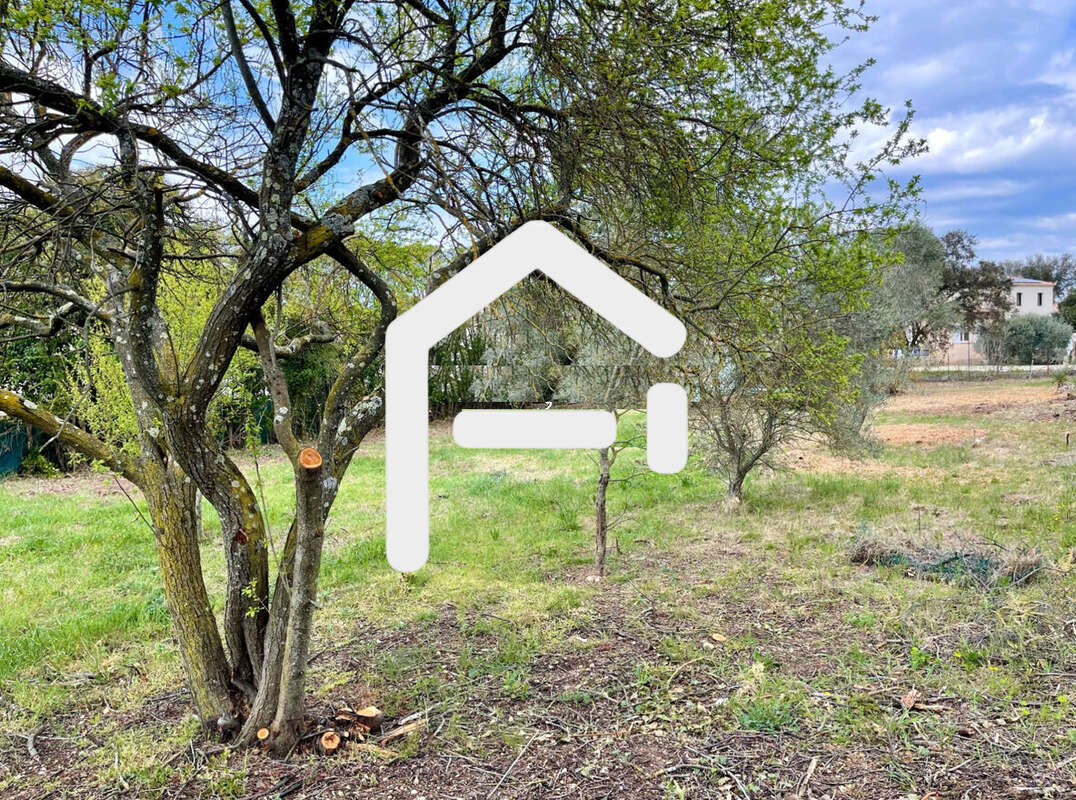 Terrain à CORNILLON-CONFOUX