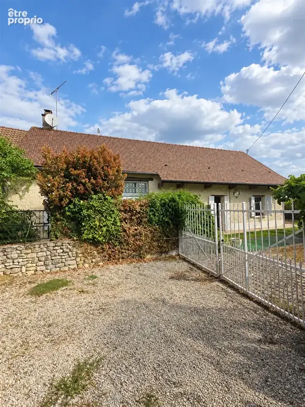 Auxy, longère, 3 chambres, garage, dépendances, tout a l'égout - photo 1