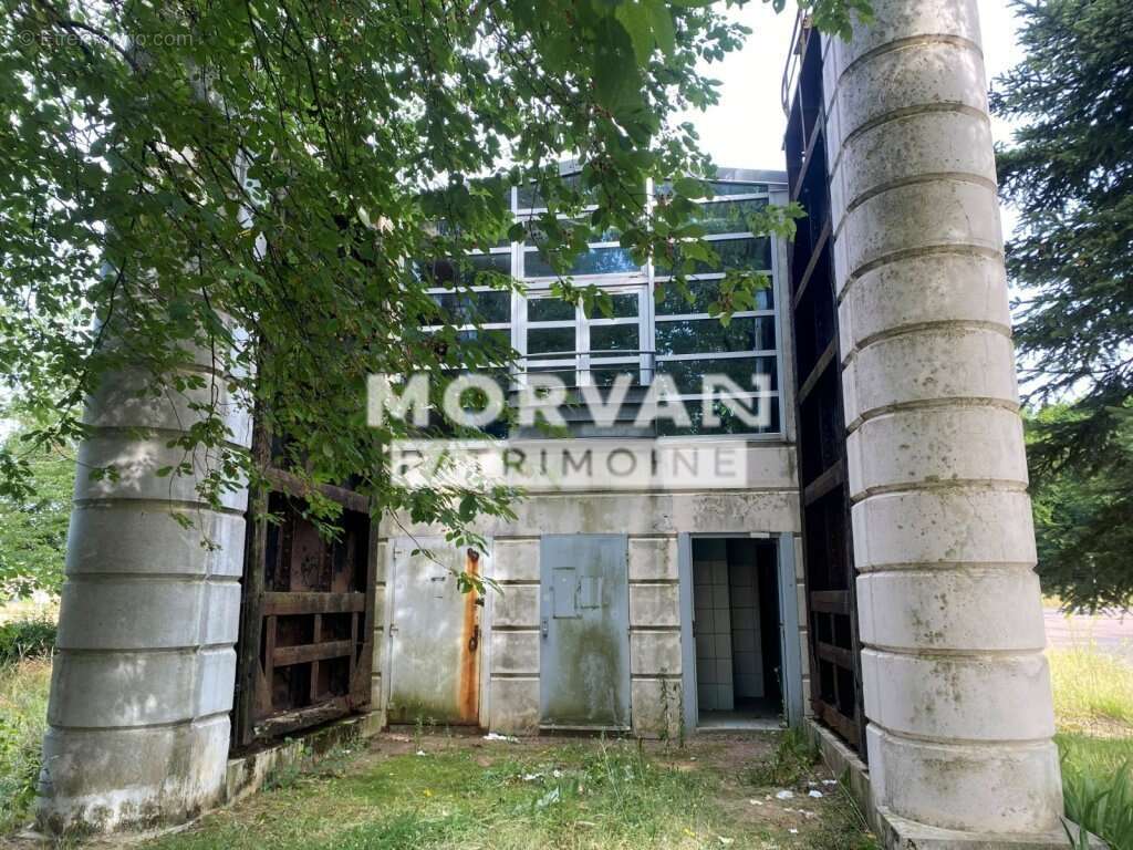 Maison du bazois - batiment sur 2 niveaux 294 m2 - parking et terrain 4017 m2 - photo 12
