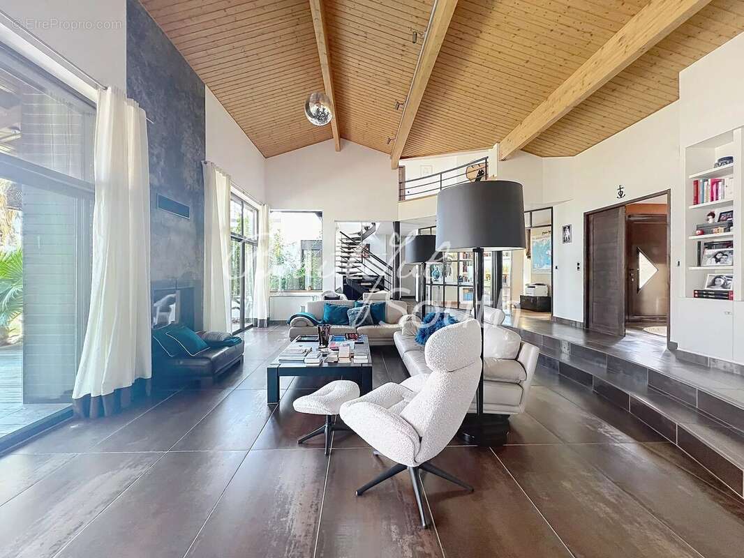Propriété d’exception aux portes de Perpignan – 260 m² habitables sur 1 690 m² paysagés avec piscine, Pollestres - photo 4
