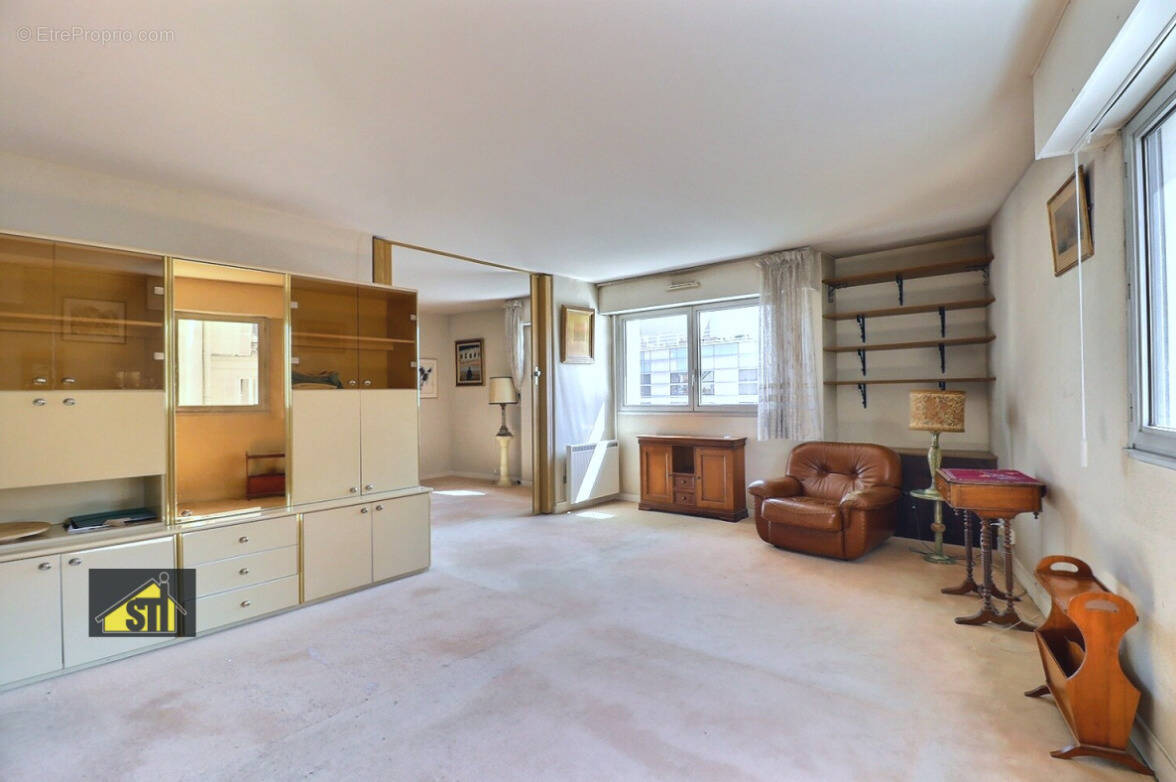 Appartement à PARIS-14E