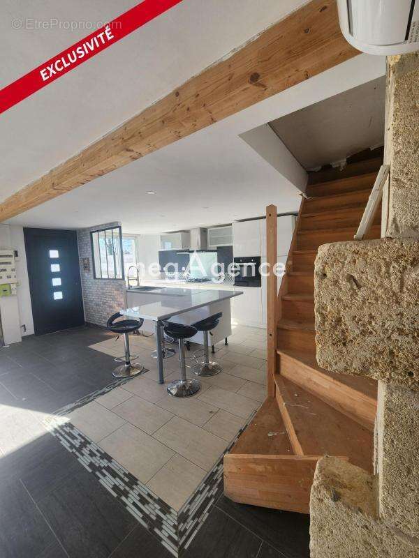 Maison à SAINT-CHRISTOLY-DE-BLAYE