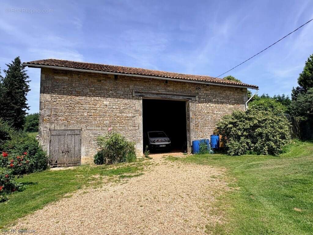 Maison à NANTEUIL-EN-VALLEE