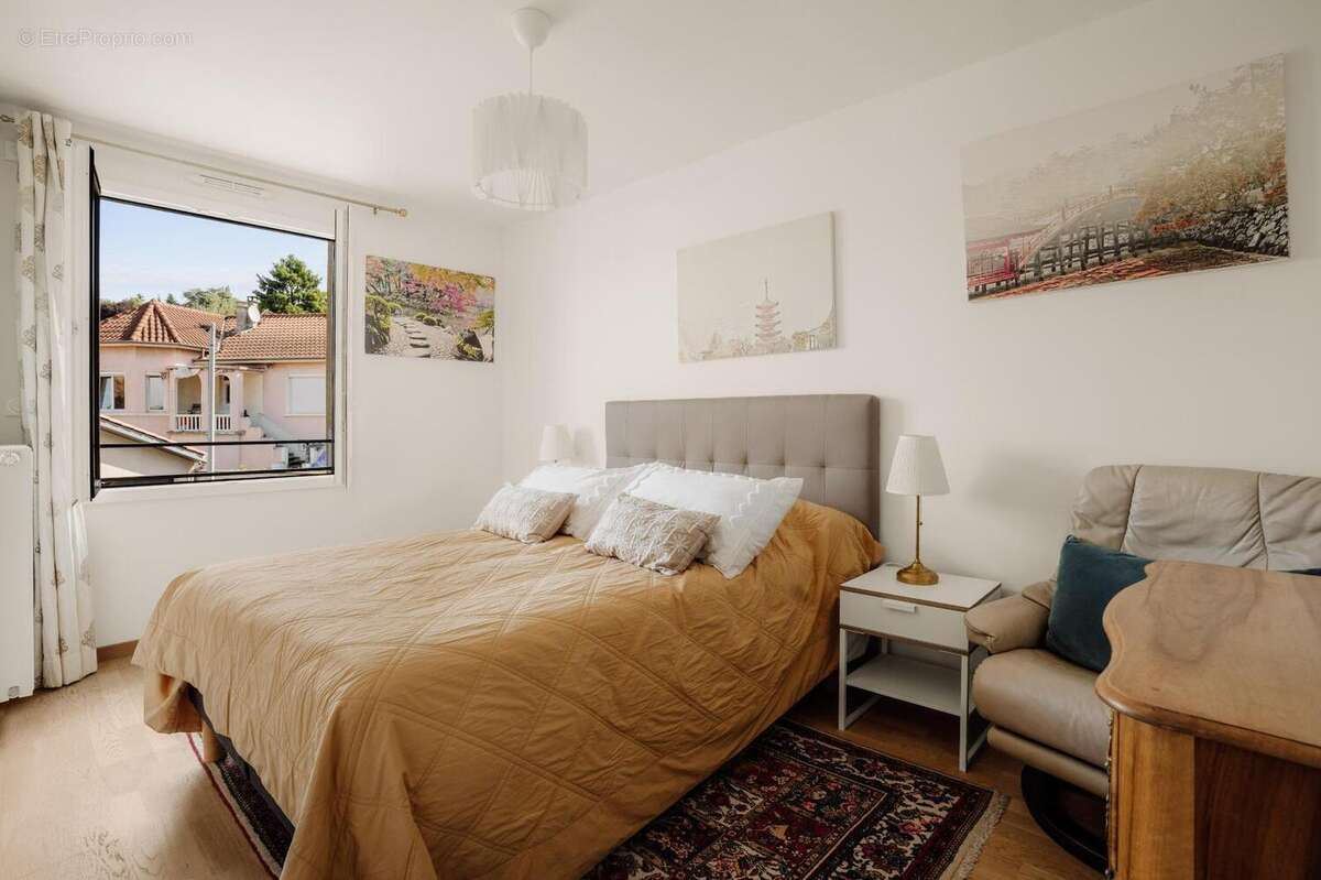   - Appartement à NEUVILLE-SUR-SAONE