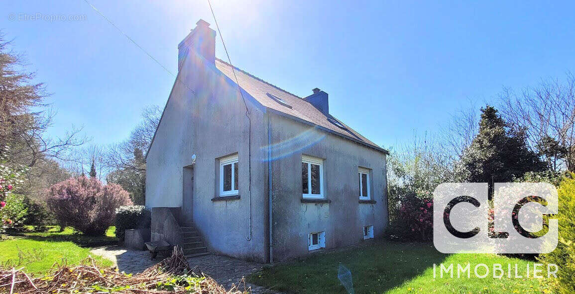 Maison à TREGOUREZ