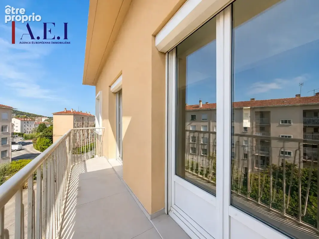 La Seyne sur mer - Appartement T3 entièrement rénové en dernier étage - photo 7