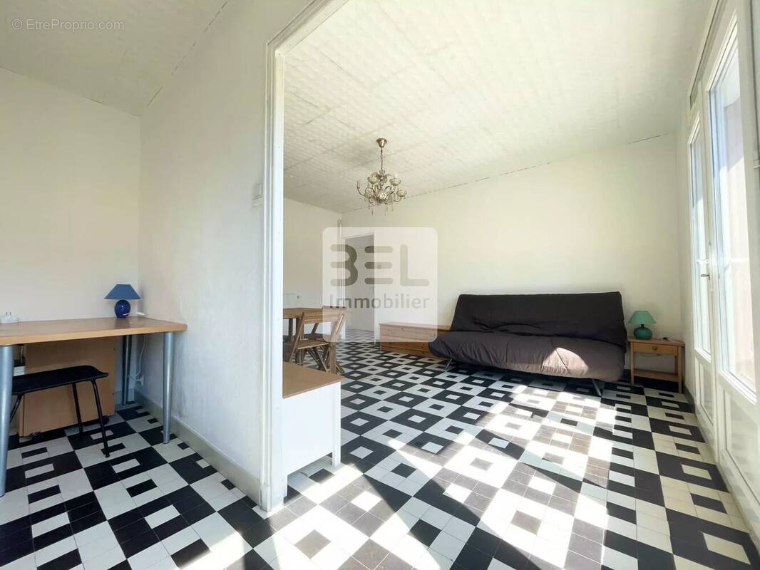 Appartement à BAGNOLS-SUR-CEZE