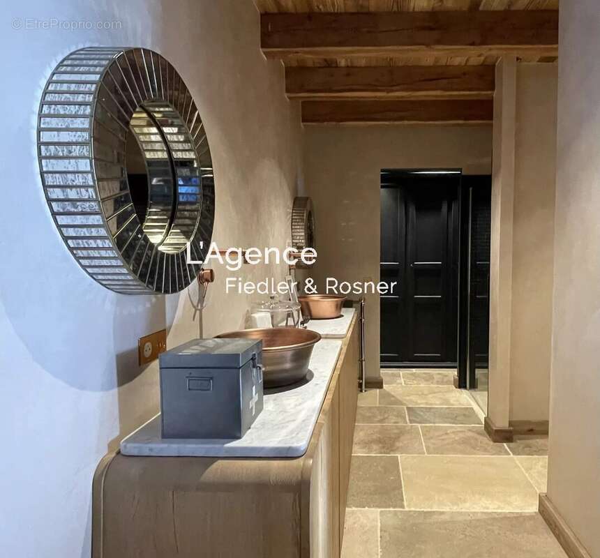 Maison à DEMI-QUARTIER