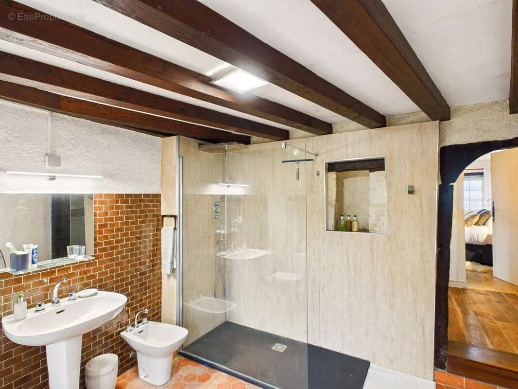 Maison à NANTEUIL-AURIAC-DE-BOURZAC