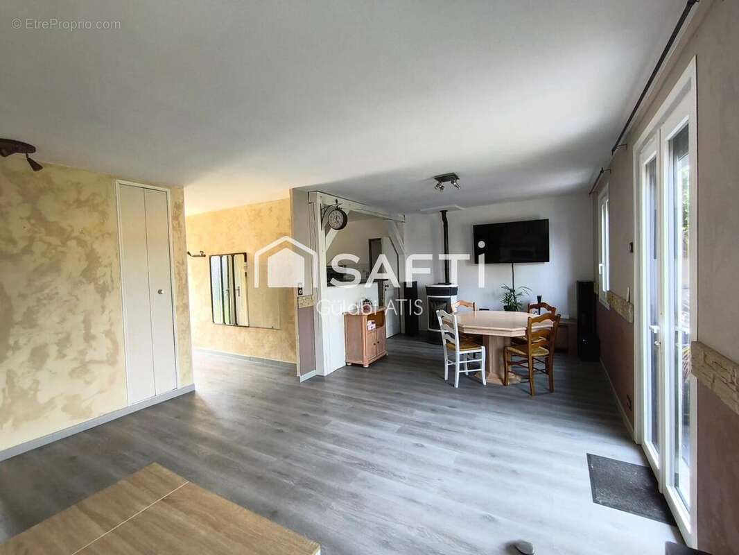 Photo 2 - Maison à MONTEREAU-FAULT-YONNE