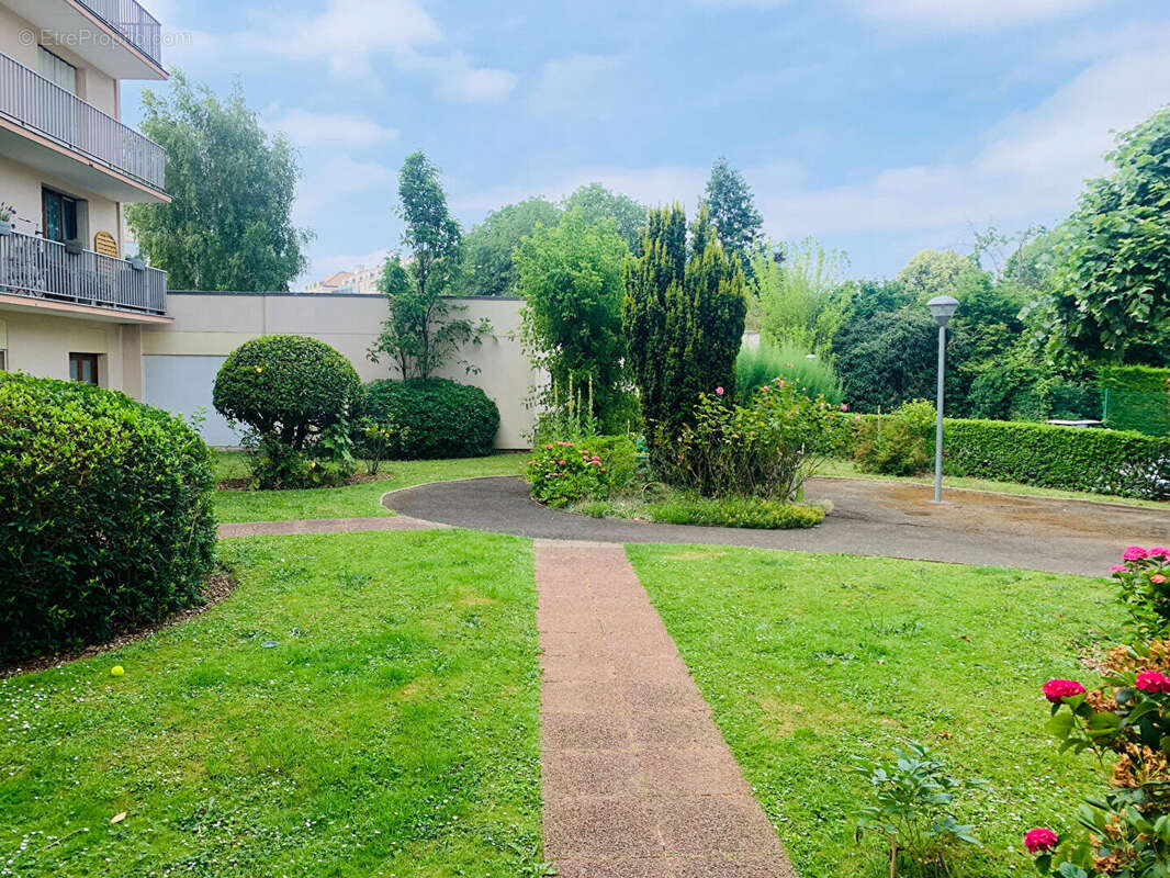 Appartement à FONTENAY-LE-FLEURY