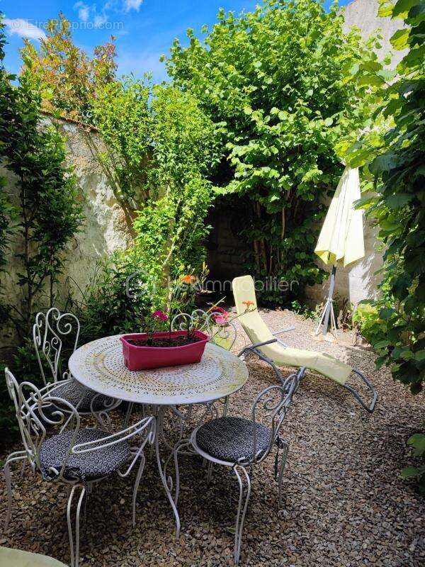 Maison bourgeoise de 100 m² avec cave et extérieurs - photo 7