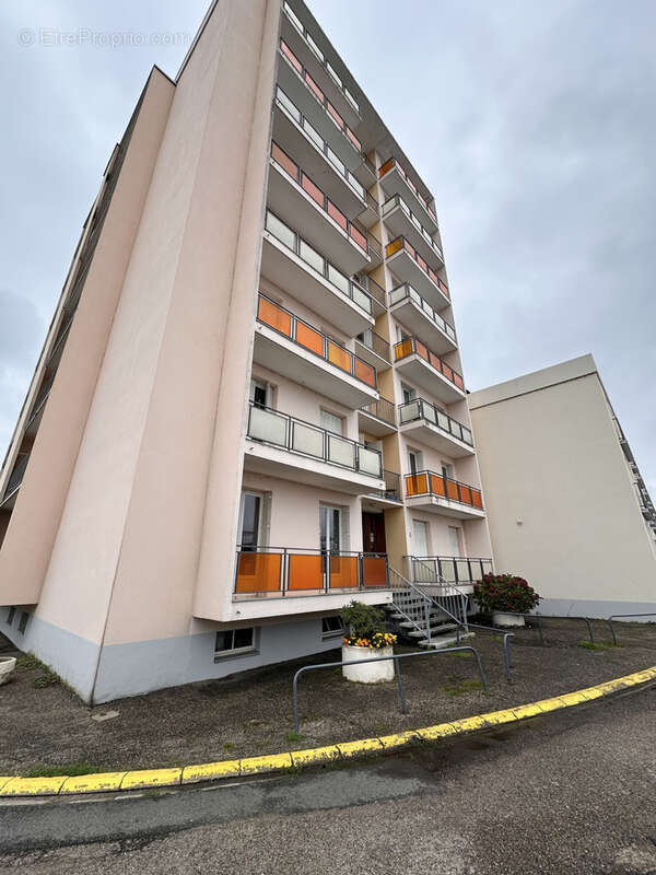 Appartement à YZEURE