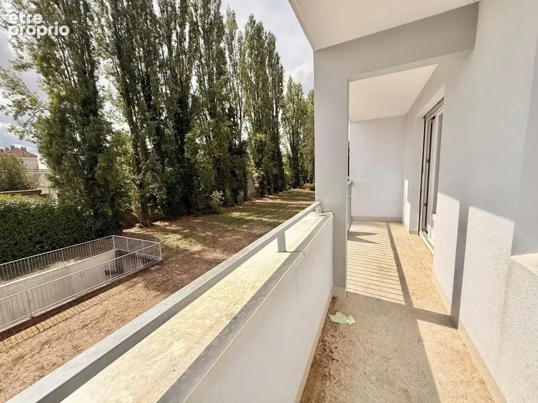 Appartement À Vendre T1 30m² place de parking privative et cave - photo 2