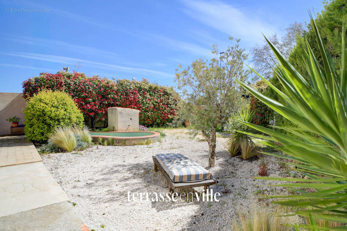 La ciotat - maison d'architecte  - t4 - 100 m2 - lumineuse - parcelle - 430m2  - 775 000 € - photo 6