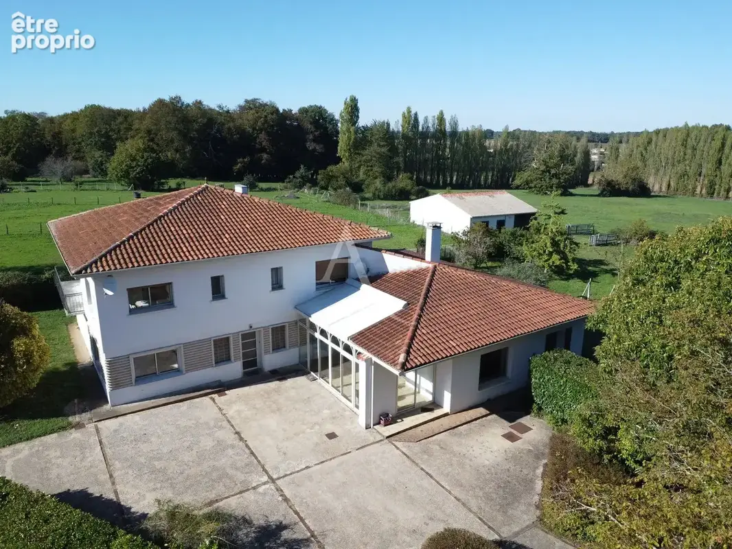 Maison  d'architecte Cravans 17260 - photo 1
