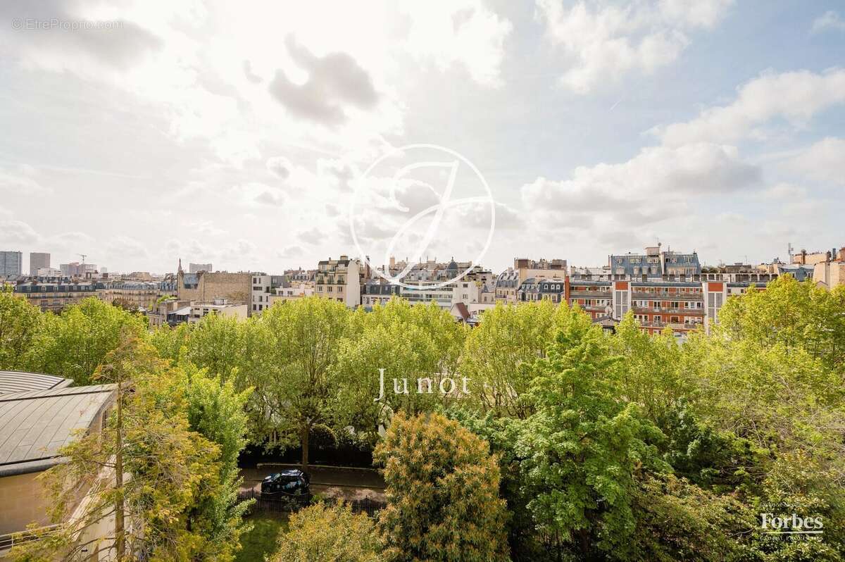 Paris 16e - AUTEUIL - Appartement - 5 pièces - 121,71m² Carrez - 3 chambres - balcon 6.25m² - photo 11