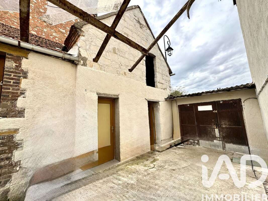 Maison 85 m² à Villeneuve-L'archeveque  - photo 3