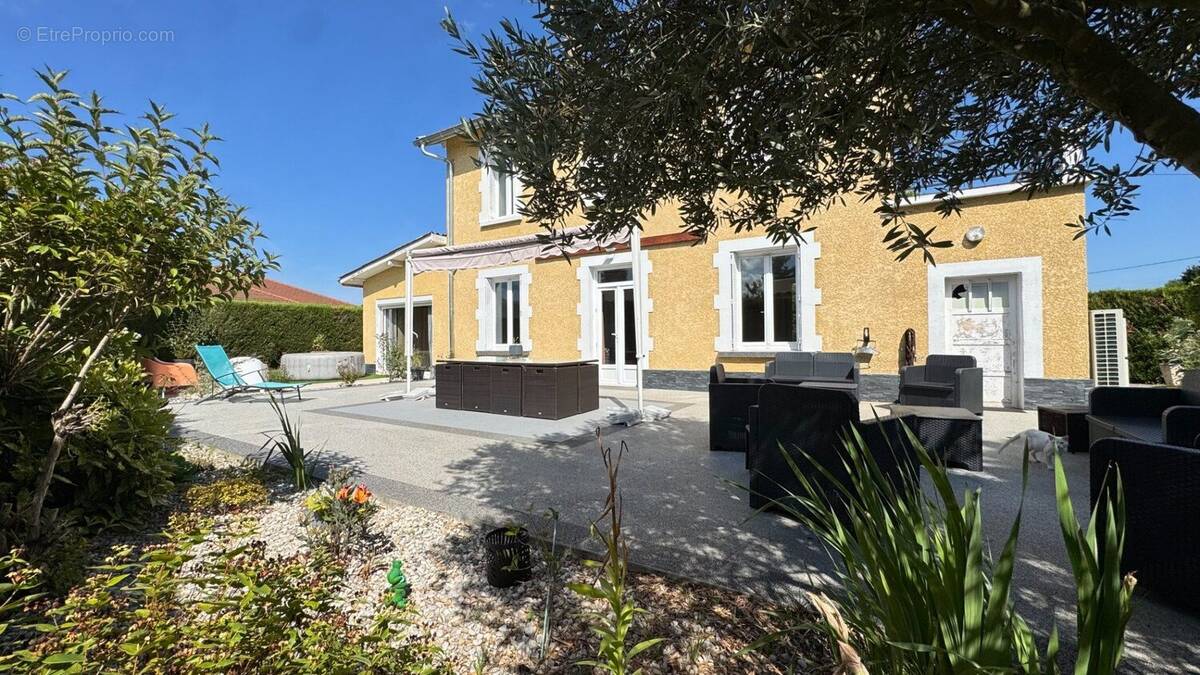 Maison à SAINT-SIMEON-DE-BRESSIEUX