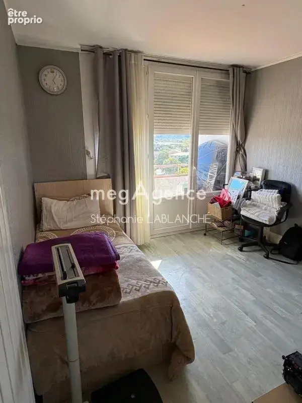 Appartement 3 chambres avec balcon et cave - photo 4