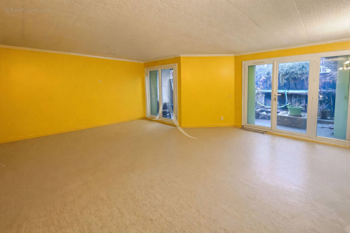 Maison à JOUY-LE-MOUTIER