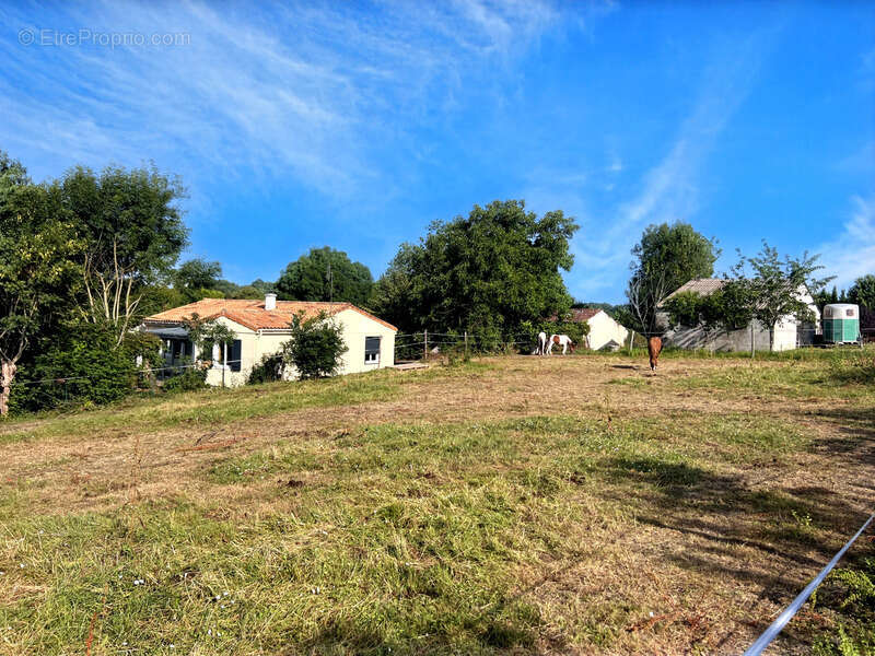 Maison à SAINT-SAUVANT