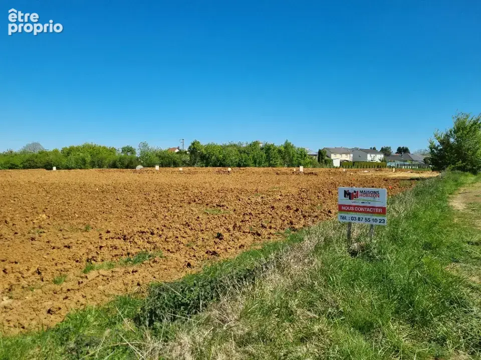 Terrain à HAUCOURT-MOULAINE