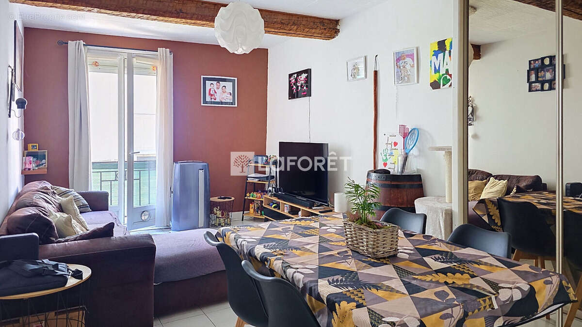 Maison de village à CORBERE-LES-CABANES 2 chambres, 2 bureaux, 2 salles d'eau avec WC et buanderie / atelier - photo 4
