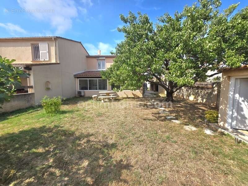 À seulement 50 mètres de la mer ! Une villa lumineuse avec jardin piscinable dans un environnement exceptionnel. Maison à vendre - photo 19