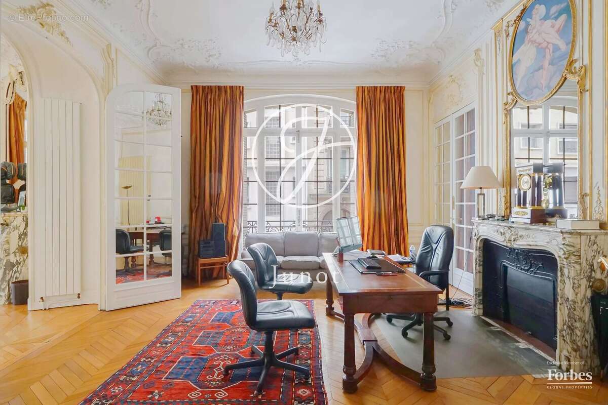 Paris 16e - IENA /  PLACE DES ETATS-UNIS -  Appartement mixte à vendre - 18 pièces - 452,64m² Carrez. - photo 15