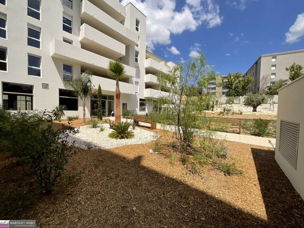 APT T3 offrant 67 m² avec terrasse 19 m² et parking au 3° étage avec ascenseur... - photo 12