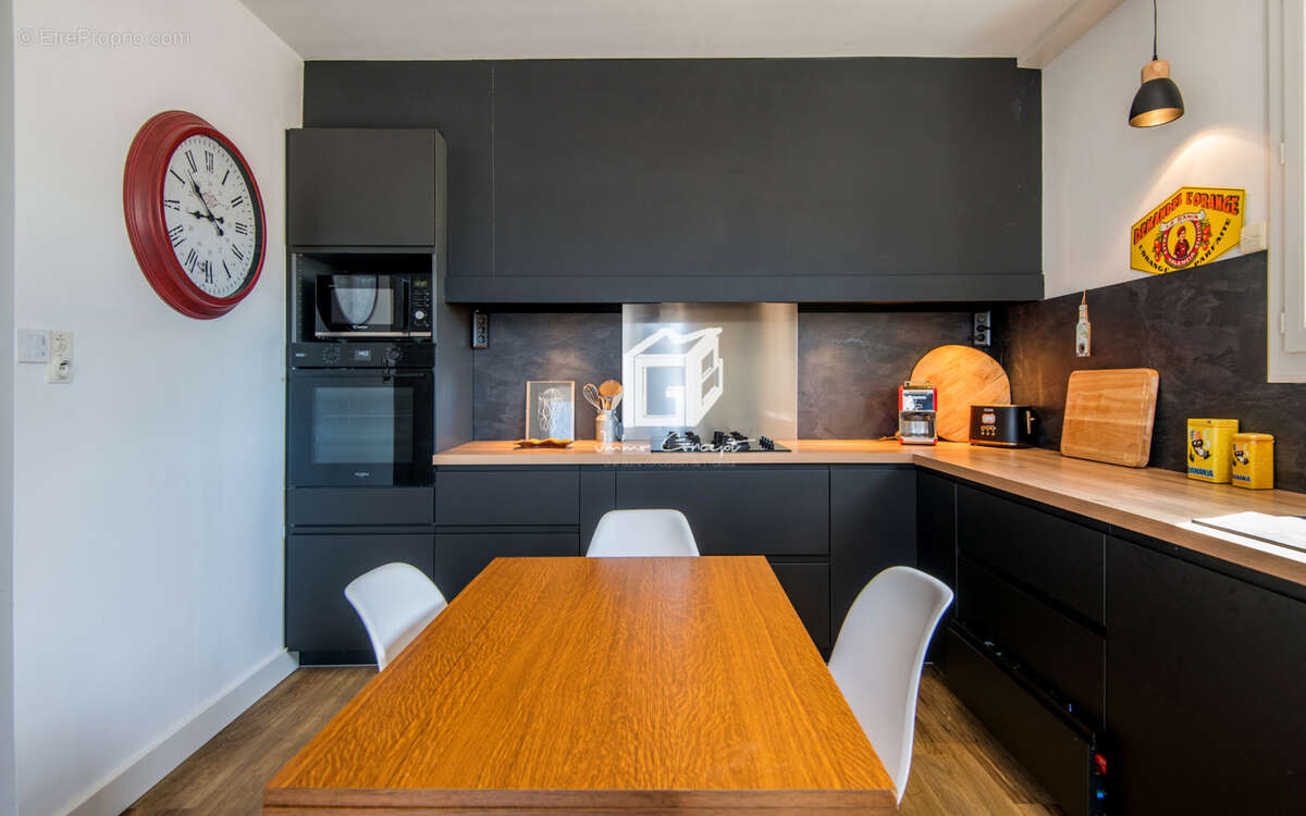 Maison à SALLES-CURAN