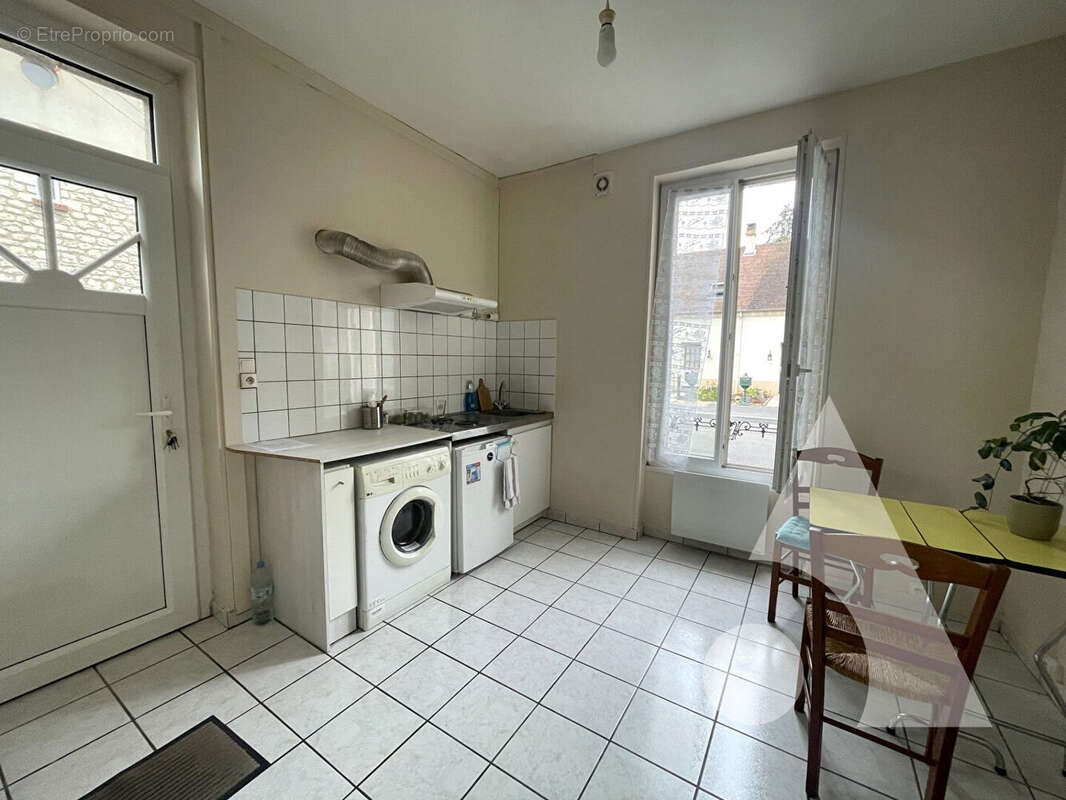 Appartement type f2 centre-ville crepy en valois - photo 2