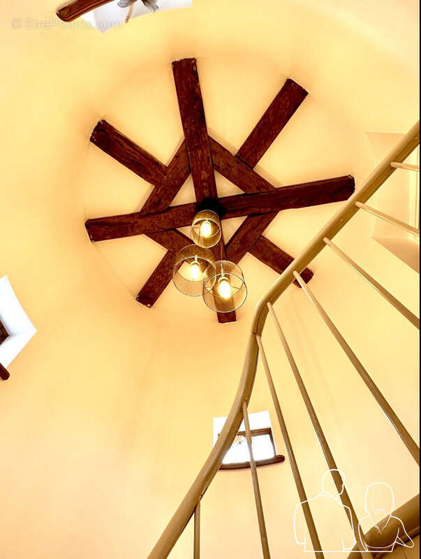 BÂTISSE NORMANDE LOUÉ POUR ACTIVITÉ  RESTAURATION AVEC LOGEMENT DE FONCTION T3 - - Commerce à CORNEVILLE-SUR-RISLE