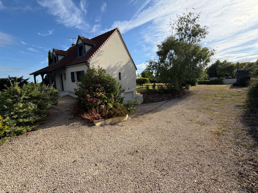 Maison 5 chambres - garage - terrasses - terrain - photo 6