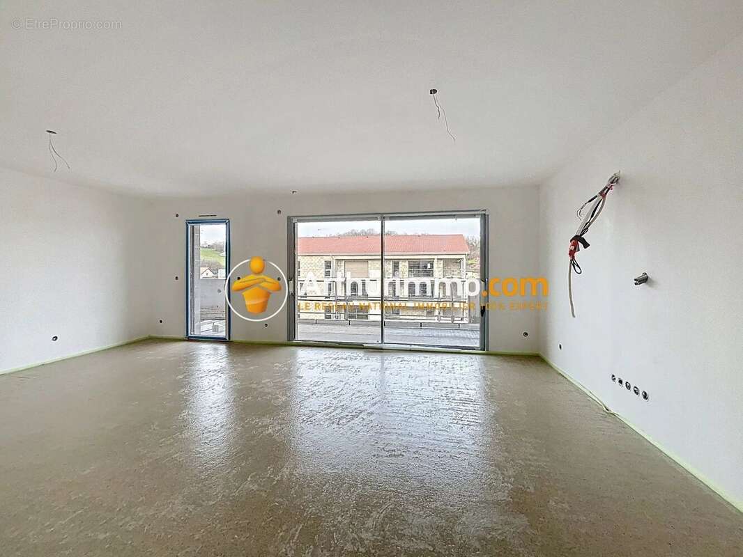 Appartement à VAULX-MILIEU