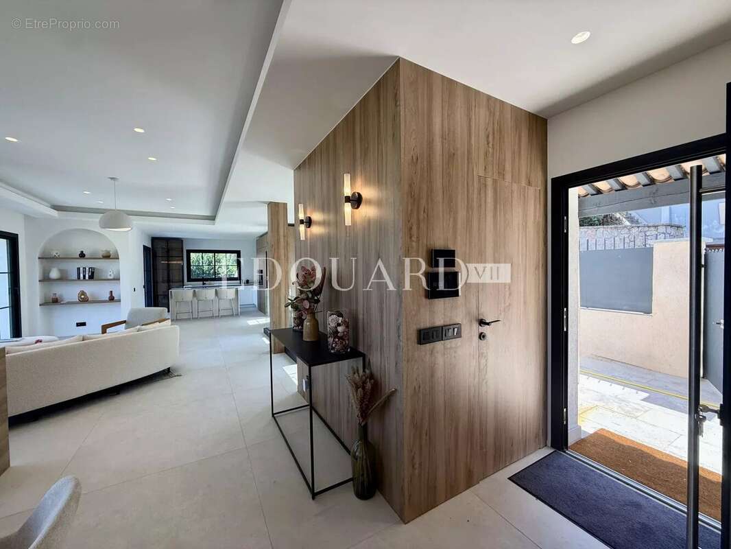Superbe villa contemporaine avec piscine, une oasis de lumière au cœur de Roquebrune Cap Martin - photo 3