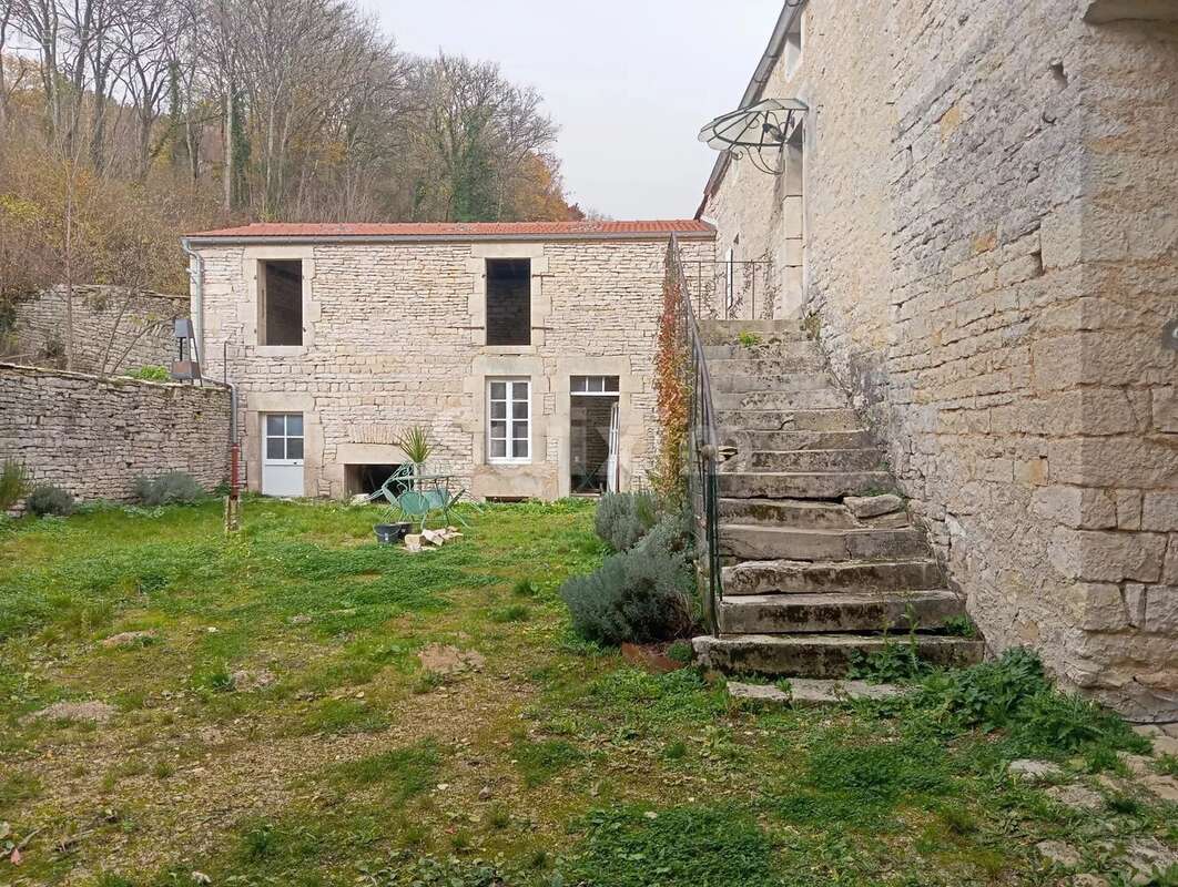 Maison à AISY-SUR-ARMANCON