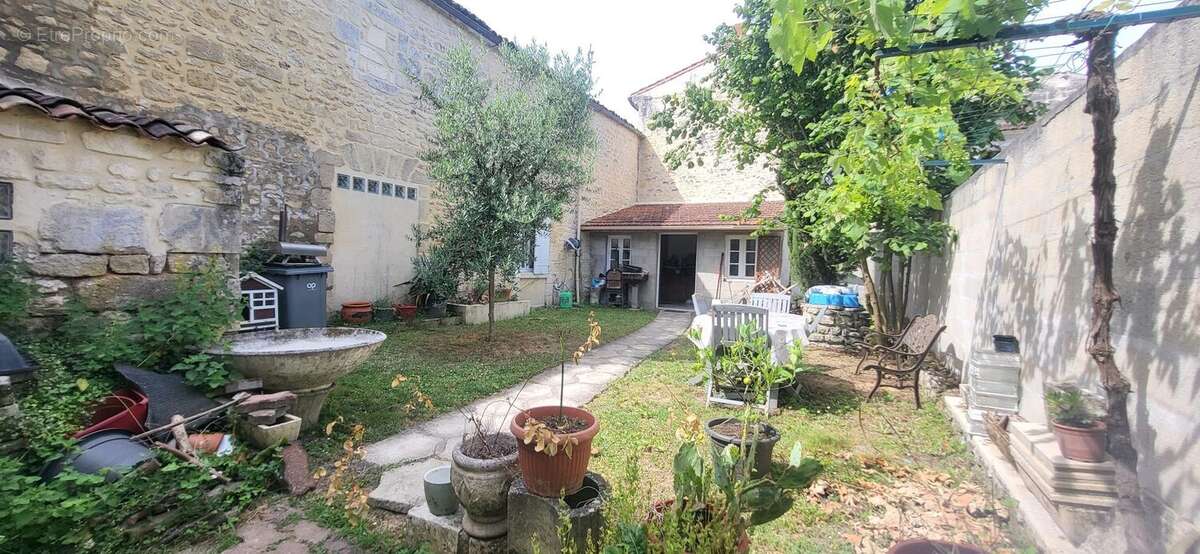 Maison à TAILLEBOURG