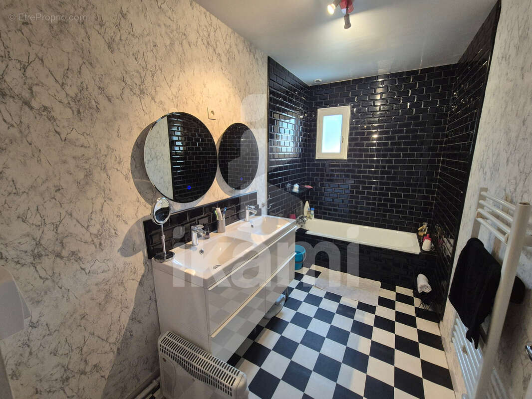 Maison à SAINT-DONAT-SUR-L&#039;HERBASSE