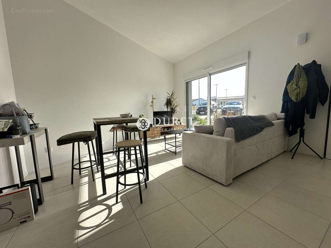 Appartement à LES LANDES-GENUSSON