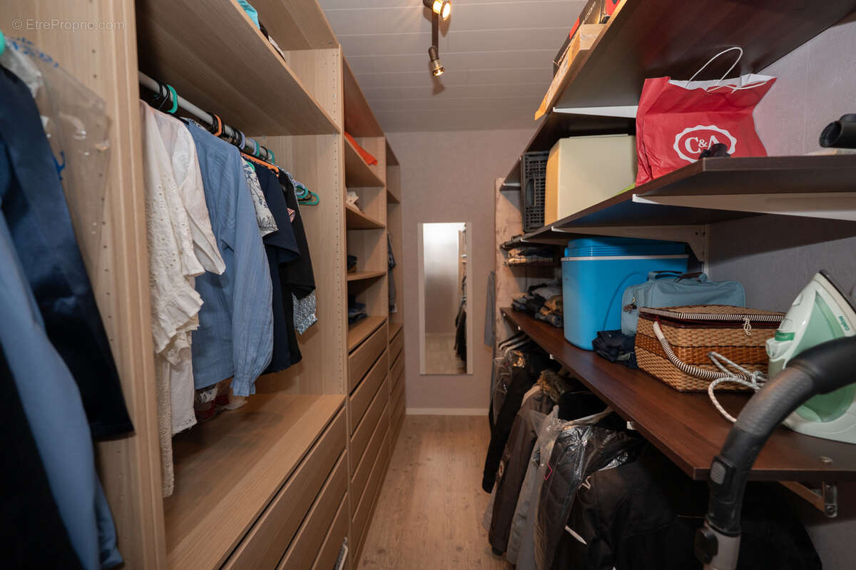 Appartement à FRASNE