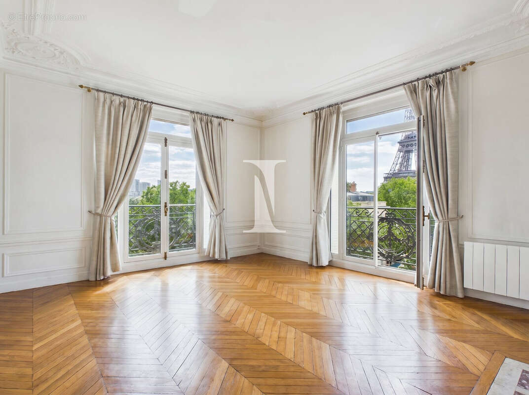 Appartement à PARIS-7E